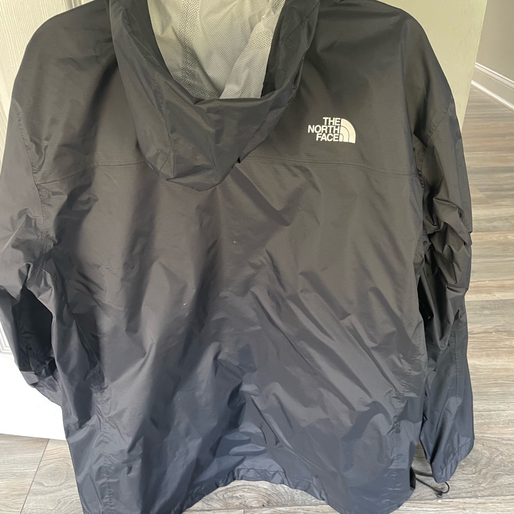 Great condition! Mens XL North Face Windbreaker in black